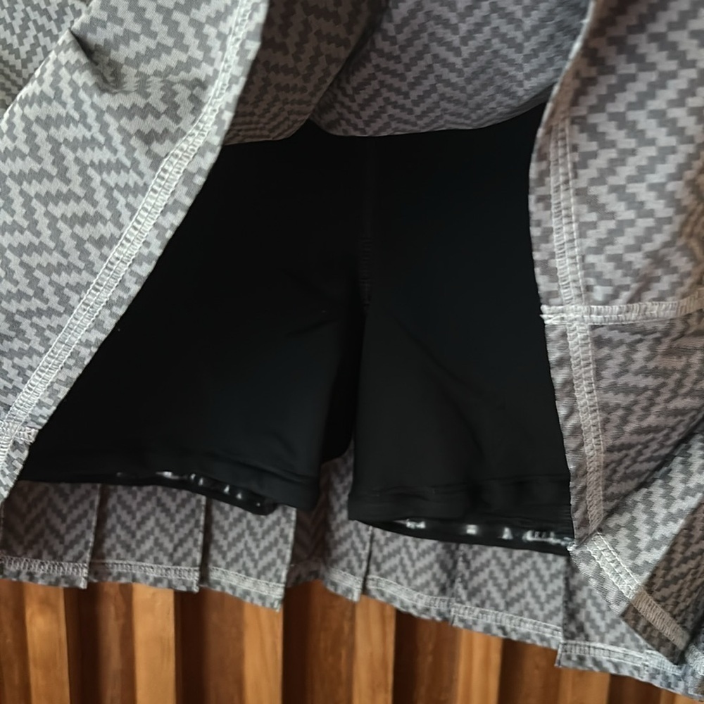 LULULEMON Pace Setter Elastic Waist Pull-on Skort. Size 4 - Picture 5 of 8